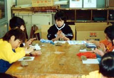 話すひまはありません。