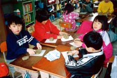 こちらのクラスは教室で