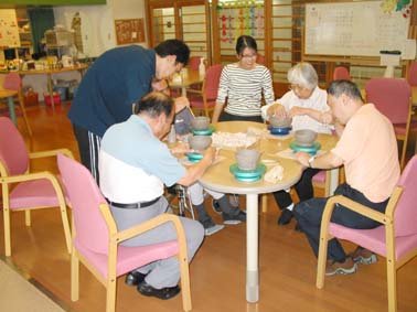 京都ライトハウス　身体障害者ディサ－ビスらくらくで陶芸