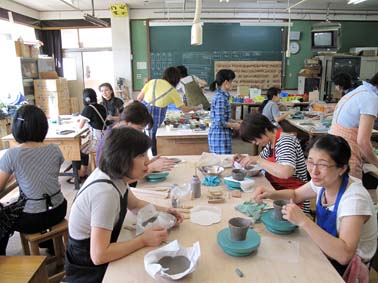 京都市　中学校の図工室で陶芸