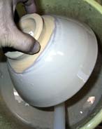 高台は薄赤土の風合いを残します